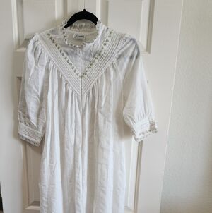 Lisanne Vintage Robe Pockets Lace Detail Zip Up